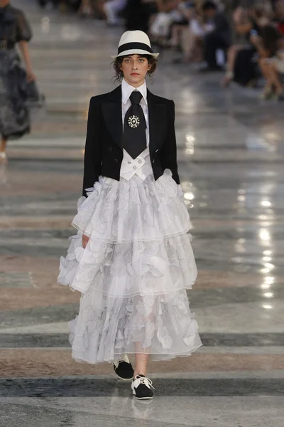 Look 2